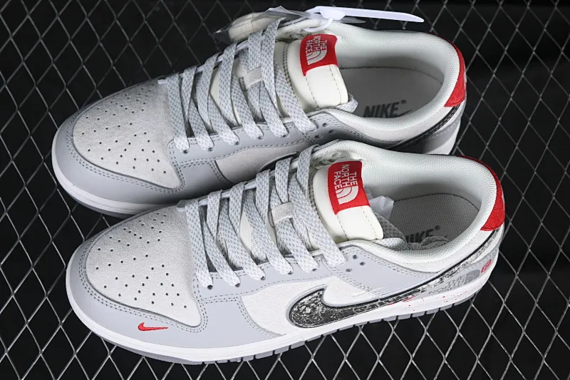 All Categories Nk SB Dunk Series Nk SB Dunk Low High-end Customized Low-top Sneakers Nk SB Dunk Low Northern Snake Year Co-branded Pig Eight Snake Scale Hook Anniversary High-end Customized Low-top Casual Sneakers DM6868-038